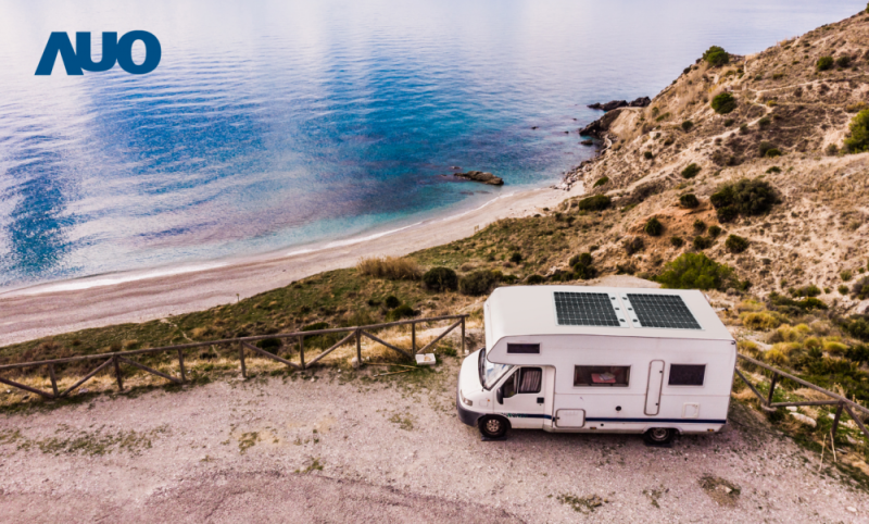 「可撓輕量化太陽光電板SunCurva」使用輕量特殊耐候型複合板取代傳統太陽能板的玻璃前板，不僅降低70%重量，每米平方僅3Kg；具有抗衝擊性能及通過電磁相容性測試，可應用於交通運輸工具，如露營車、遊艇等